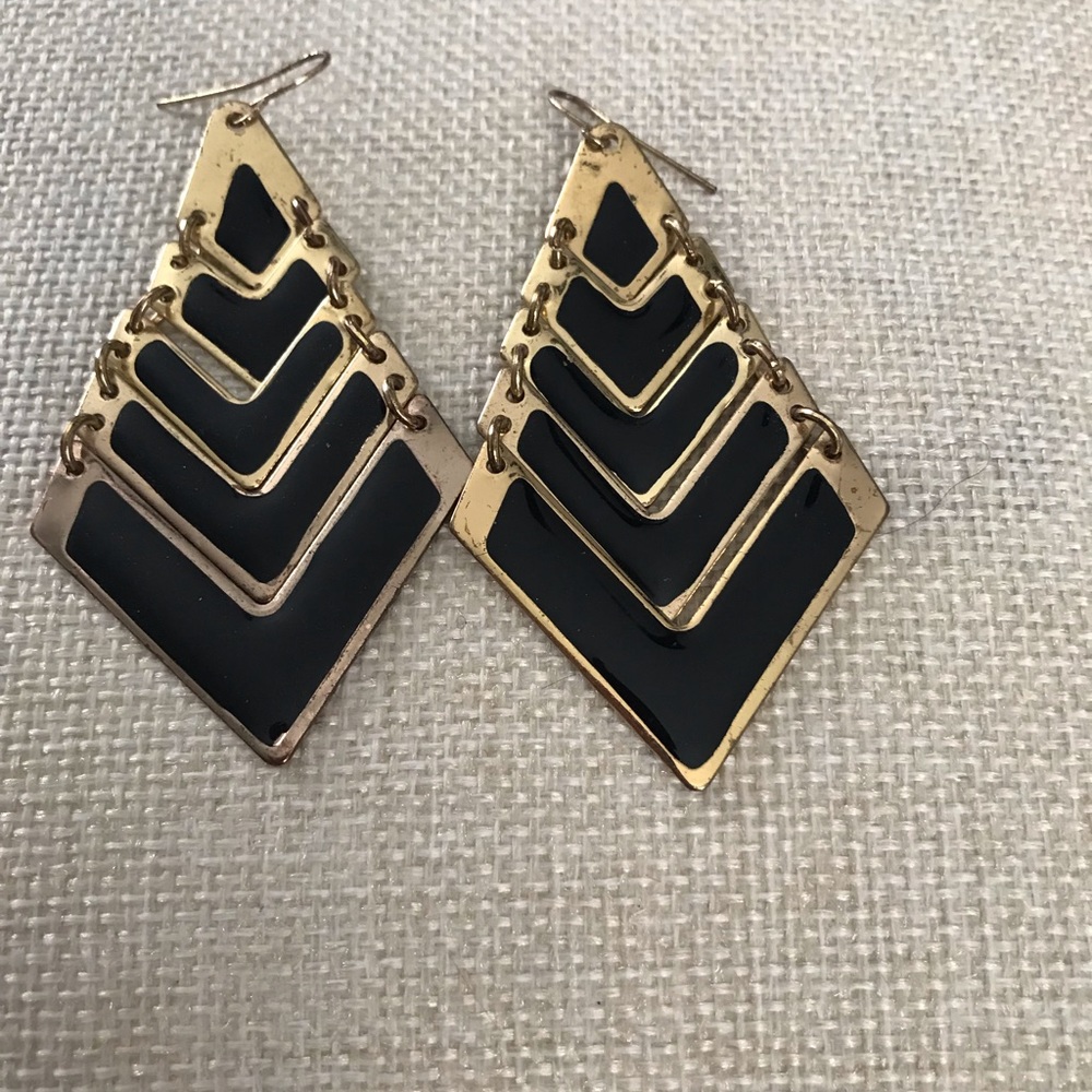 Earrings pierced chevron style